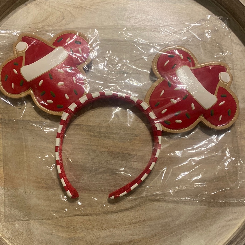 NWOT Disney Christmas Dessert Ears